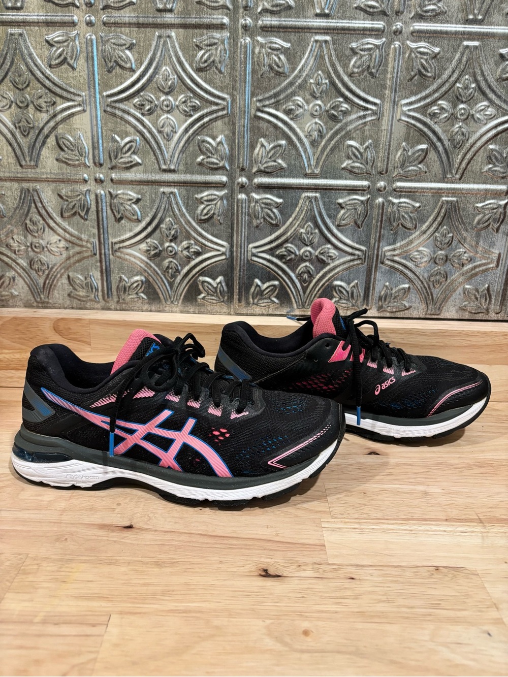 ASICS Women’s Black Running Shoes size 10